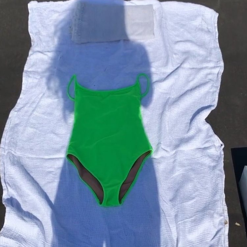 Nu swim noodle suit in lime size medium with tags